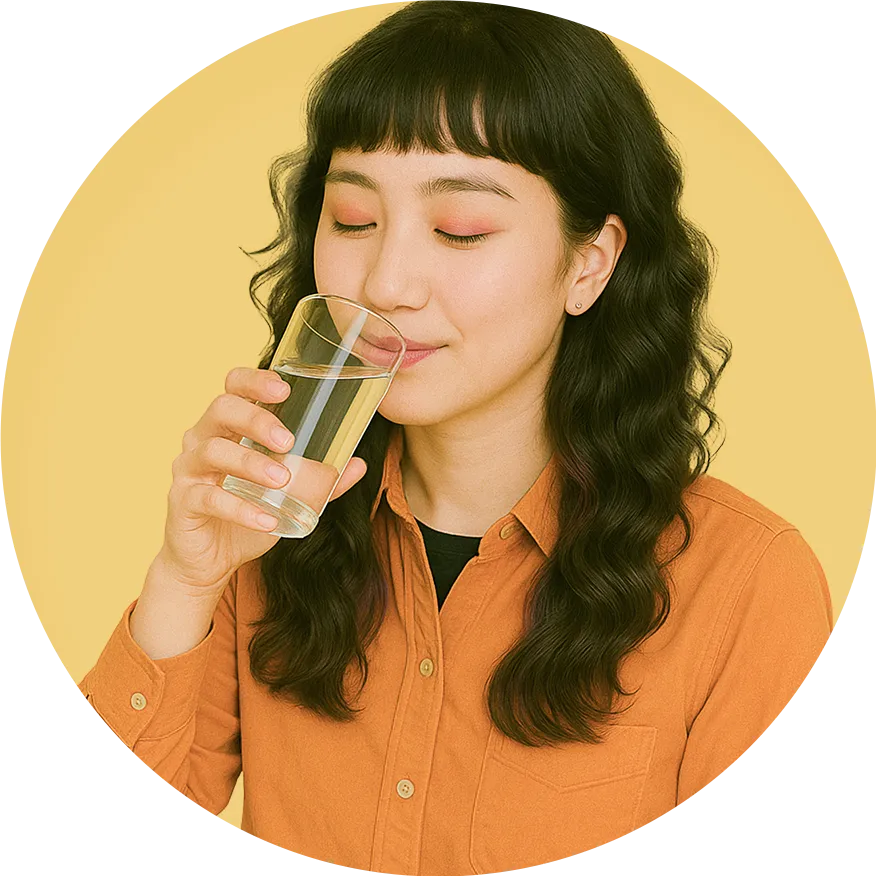 イメージ画像：女性が水を飲んでいる