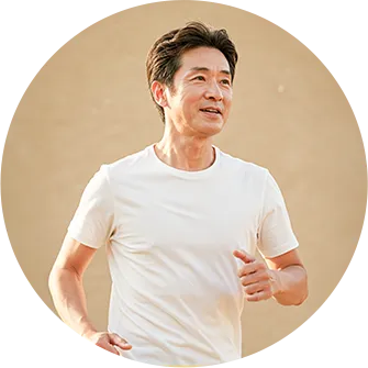 運動している男性の写真